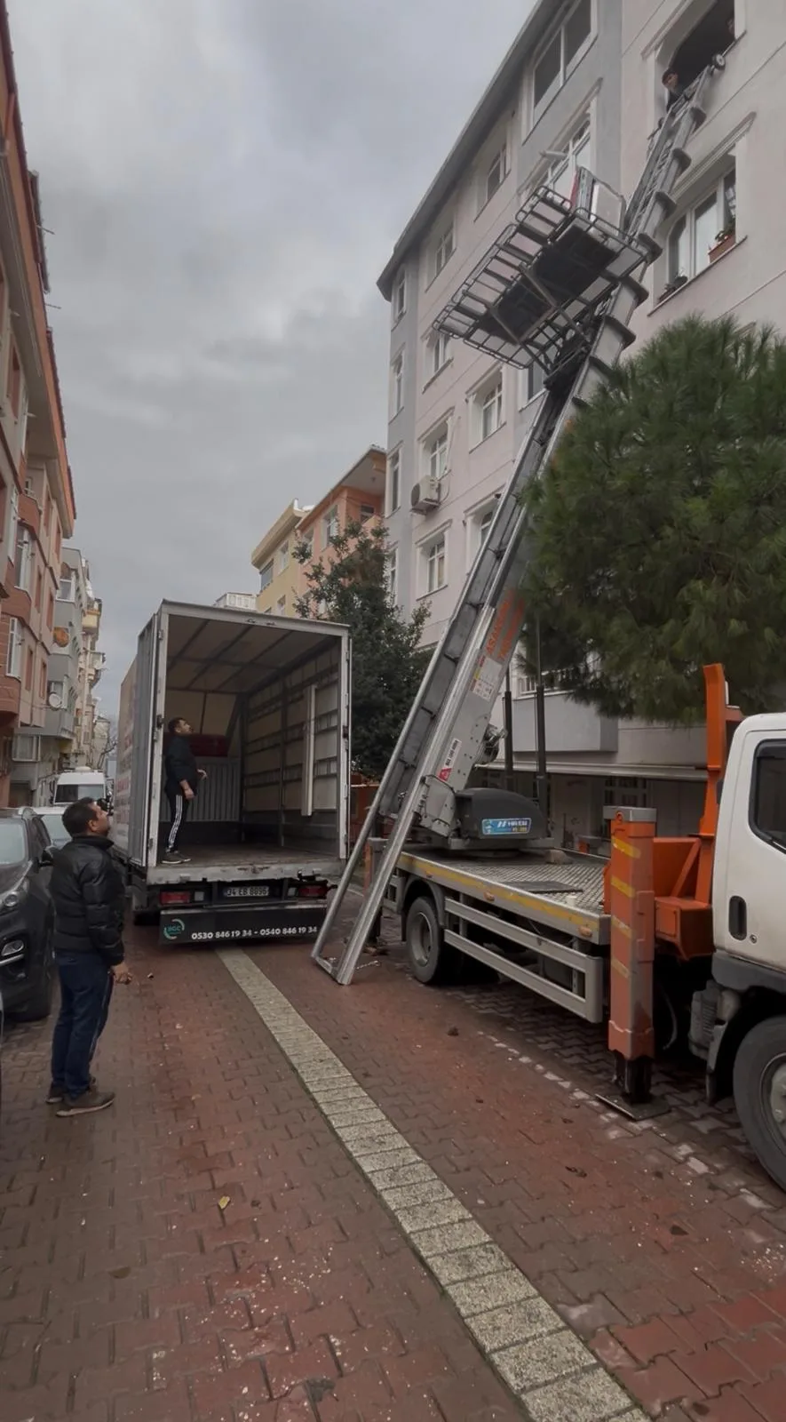 BGC Nakliyat ekibi İstanbul’da asansörlü evden eve nakliyat hizmeti gerçekleştiriyor.